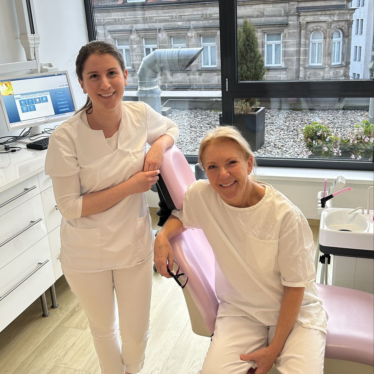 Übergabe der Zahnarztpraxis an Dr. Julia Weiß-Noppenberger